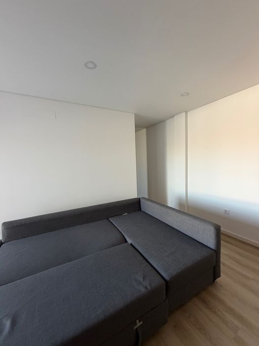 Sofá cama cinzento