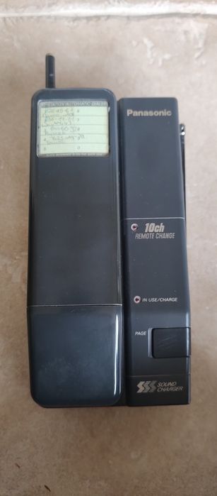 Stary telefon bezprzewodowy Panasonic KX-T3712B