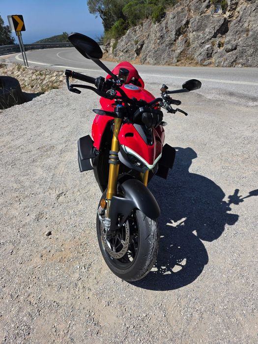 Ducati Streetfighter V4S
