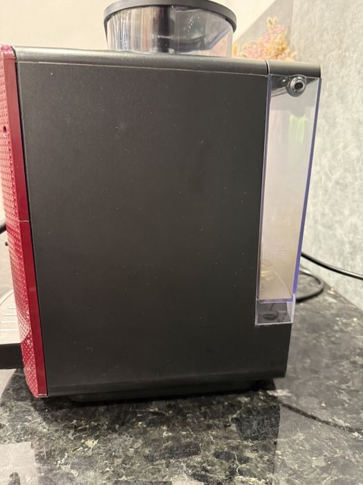 Продам кавоварку Krups EA81