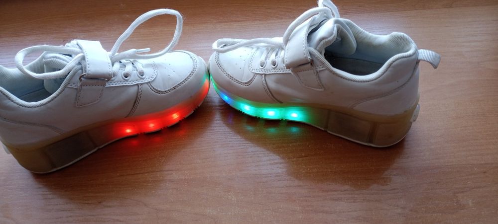 Buty z rolkami rozm. 32