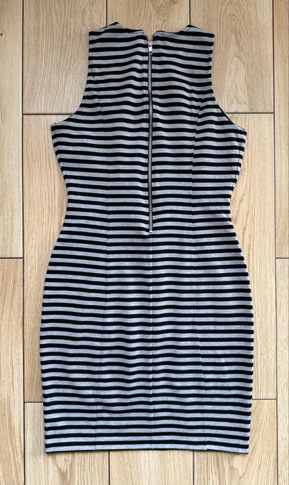 Sukienka w paski Superdry S
