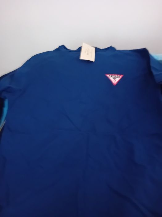 T-shirt nova com etiqueta