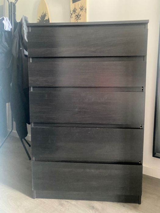 Cómoda com 5 gavetas