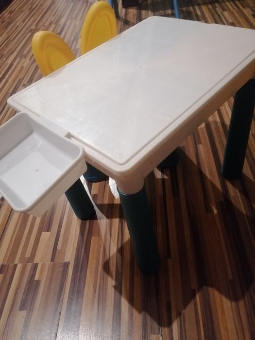 Stolik z krzesełkiem