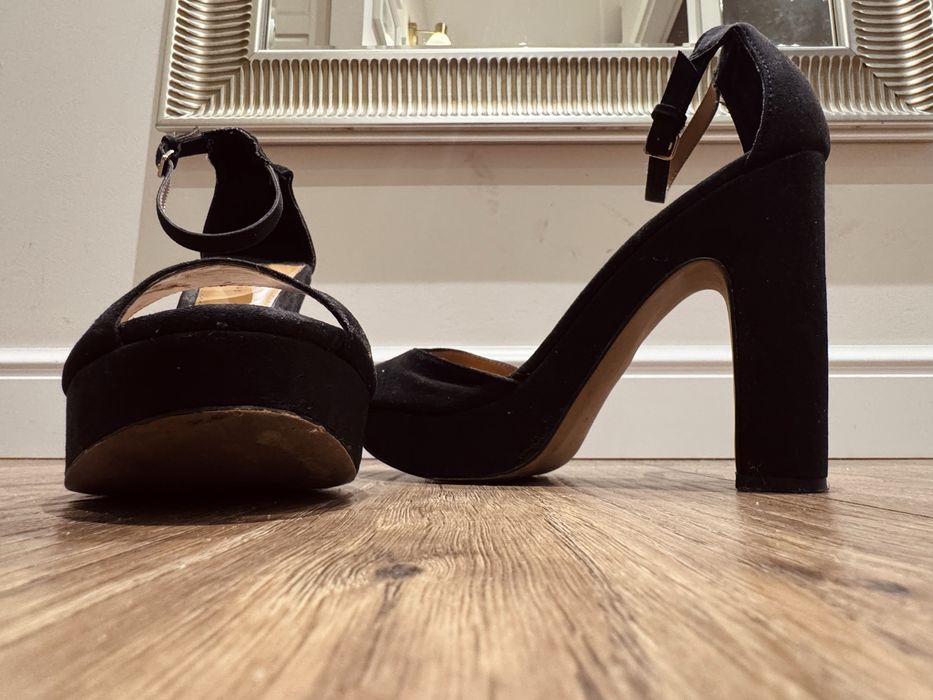 Sandały na koturnie, r. 40