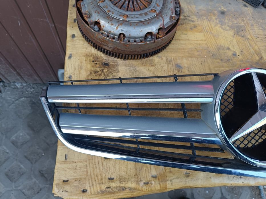 Grill atrapa zderzaka Mercedes w207 Coupe E-class Stan bdb Wysyłka