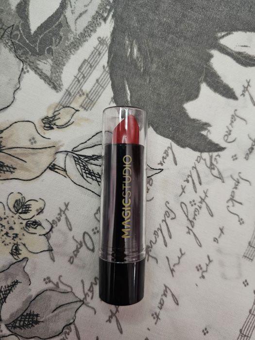 Batom vermelho selado