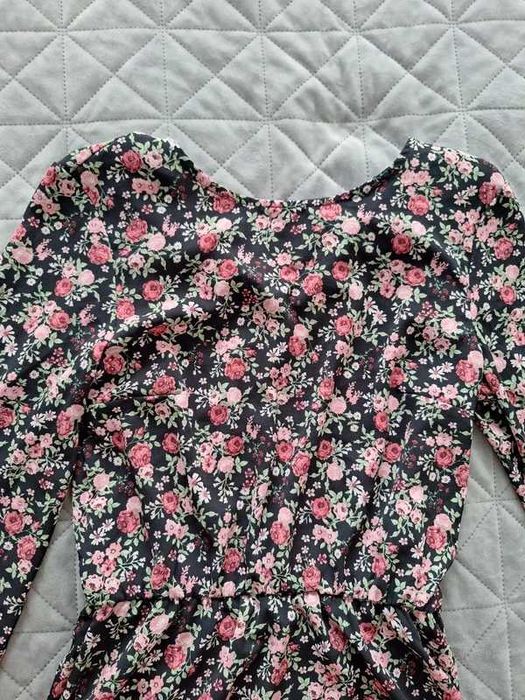 Sukienka w kwiatki H&M