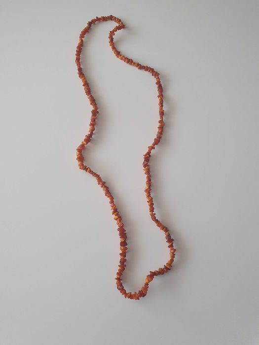 Długi naszyjnik z surowego naturnego bursztynu