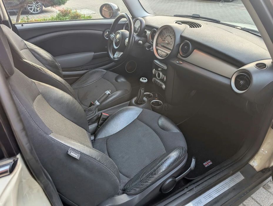 MINI Cooper Mini Cooper  WHITE PEPPER  120 KM