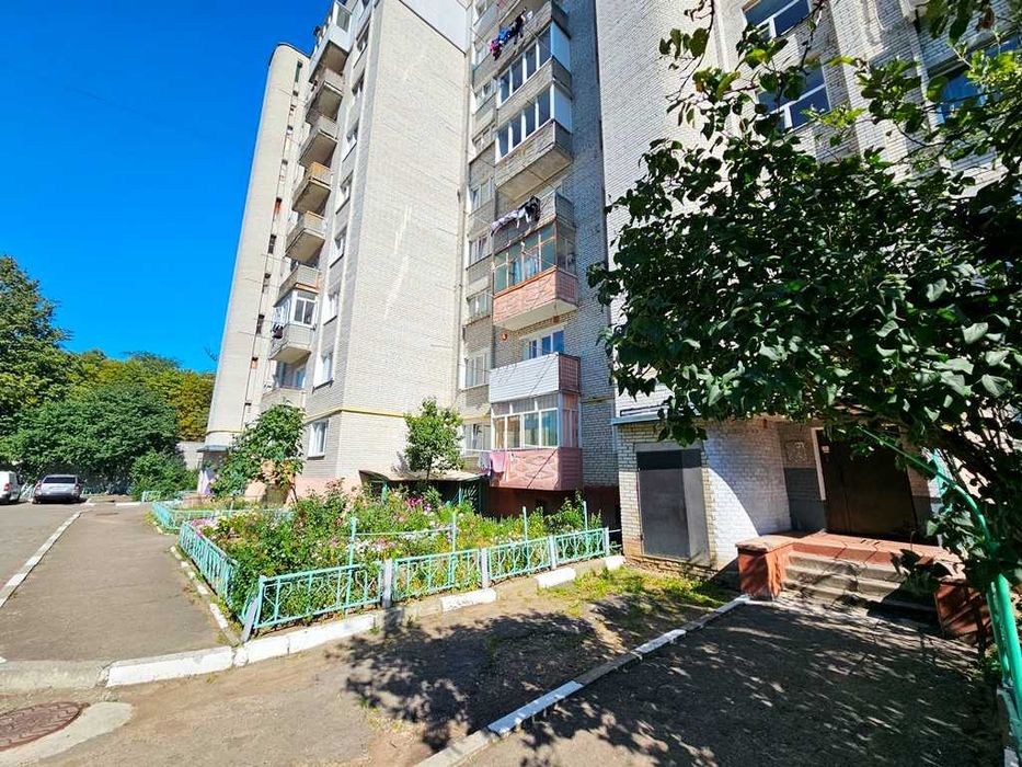 Продається простора та сонячна 4-кімнатна "чешка" з сучасним ремонтом, меблями, побутовою технікою та роздільними кімнатами
