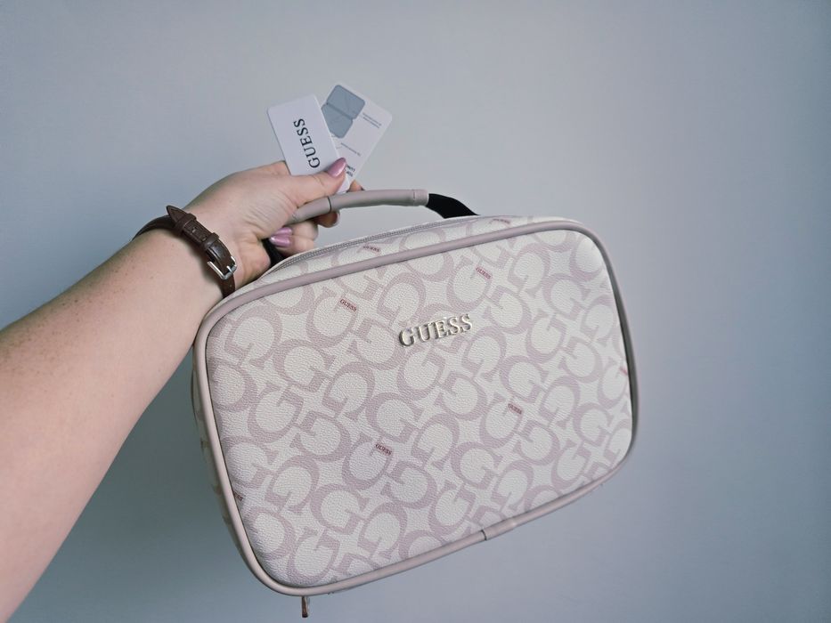 Kuferek/ Torebka do ręki  /lunch box marki GUESS