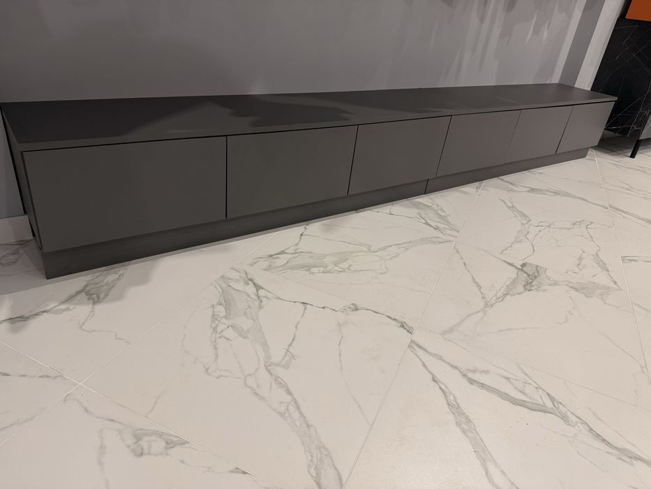 Продам мебель из шоурума. Продам шкаф, комод, витрину.