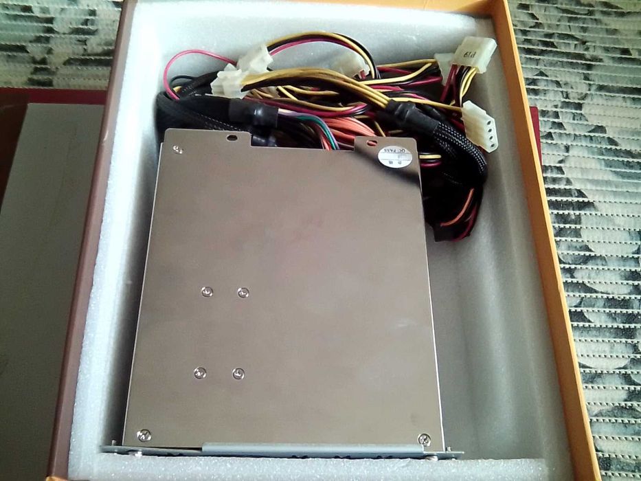 Блок живлення системного блоку на 500Вт.