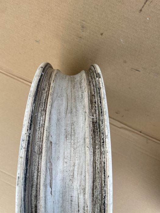 Felgi koła komplet suzuki gsxr k1 k2 k3 600