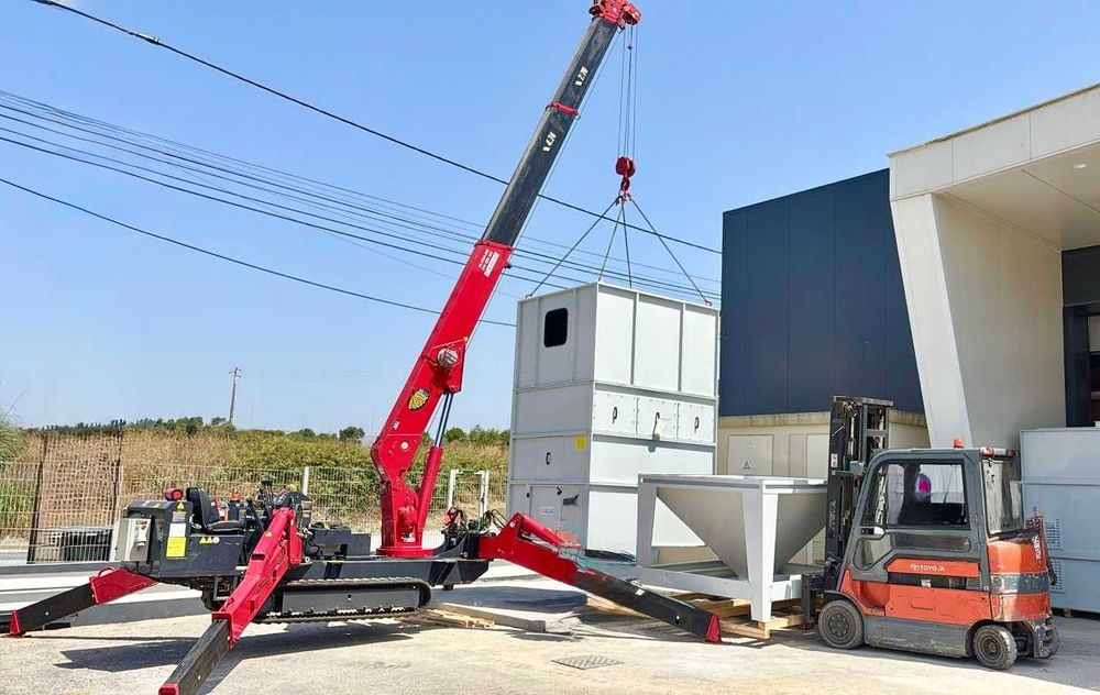 Mini grua aranha UNIC URW-547 para Aluguer e Prestação de Serviços