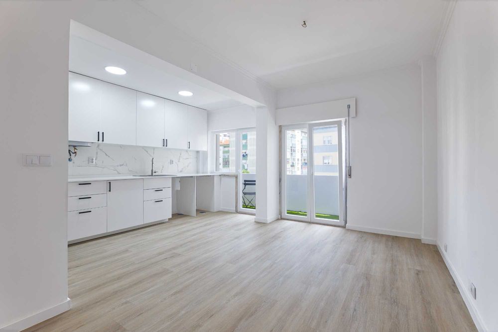 T2 TOTALMENTE REMODELADO E PRONTO A HABITAR EM AGUALVA