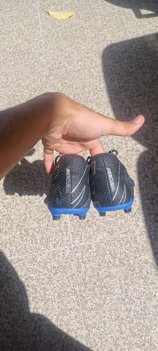 Chuteiras Nike Mercurial – Preto com detalhes em azul, nº 42.5