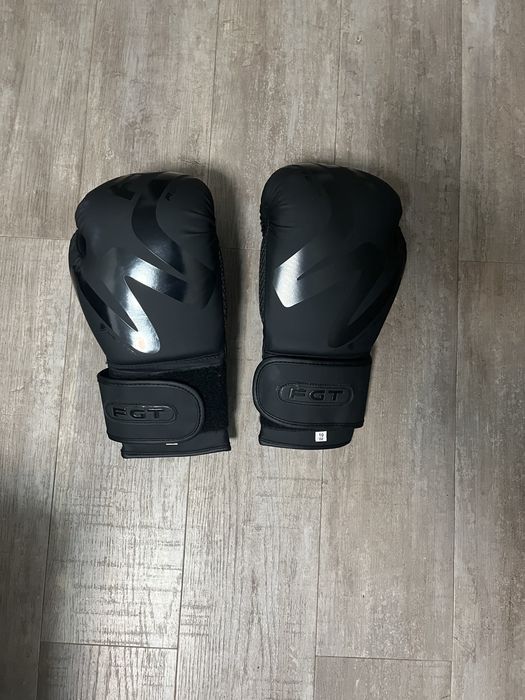 Продам боксерские перчатки НОВЫЕ