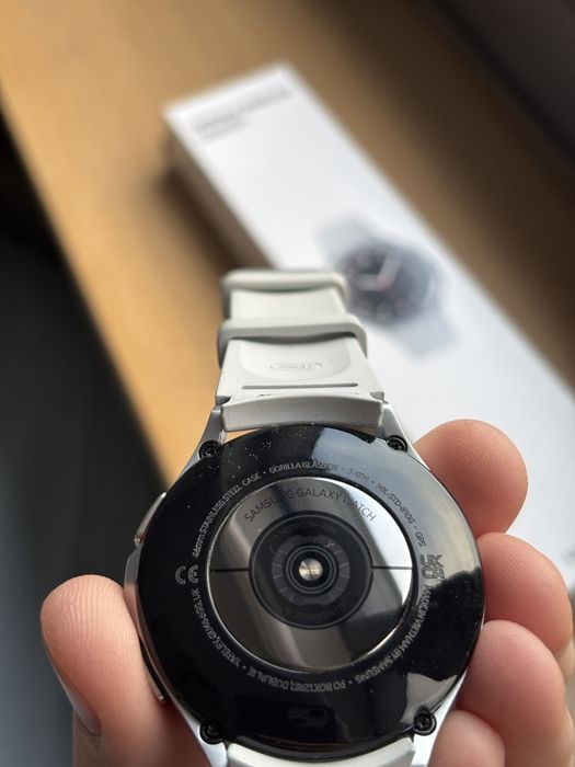 Samsung Galaxy Watch 4 Classic 46mm - Srebrny - SM-R890