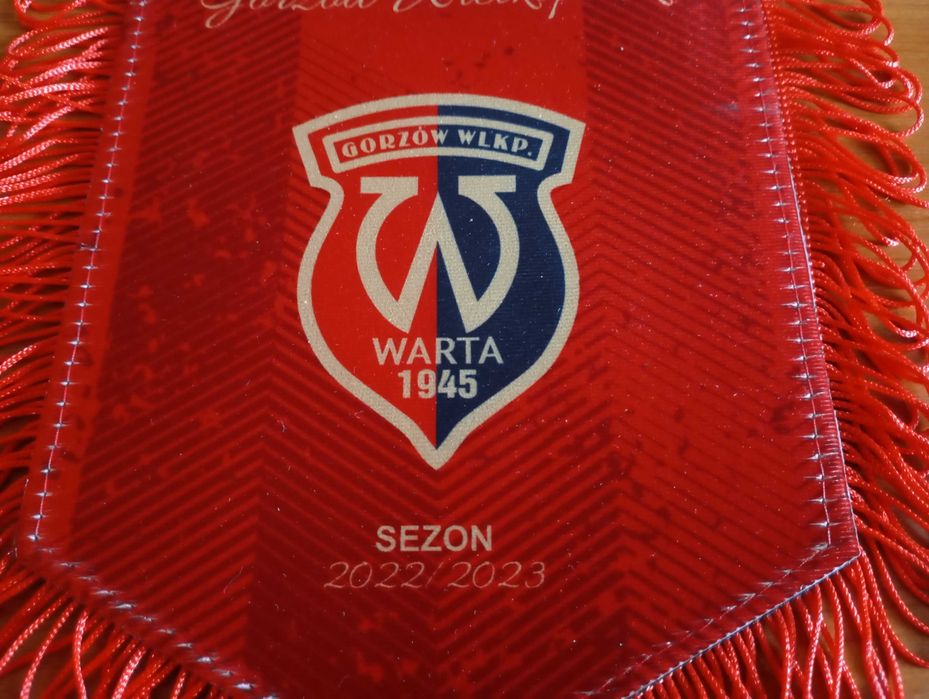 Dwustronny proporczyk Warty Gorzów z sezonu 2022/23