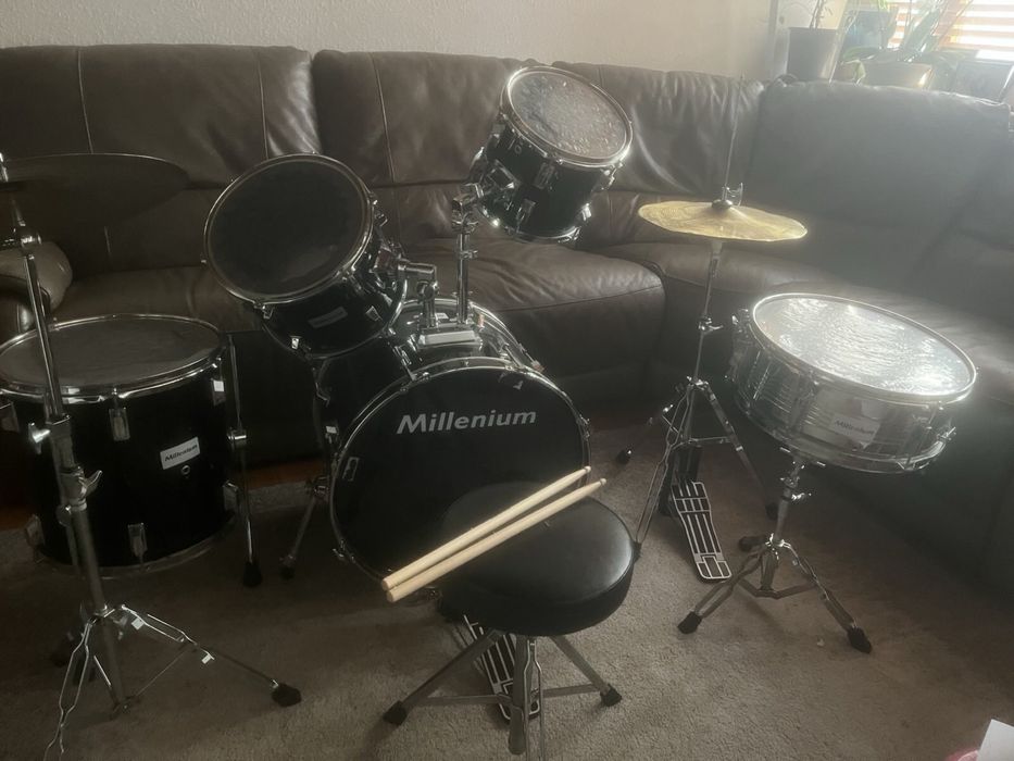 Продам ударну установку фірми „Millenium“