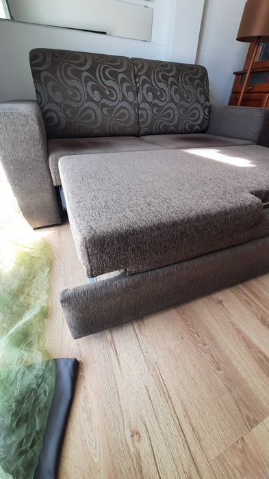 Sofá cama em Madeira