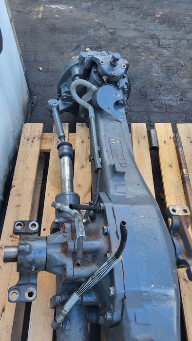 Przedni most napedowy Kubota m128
