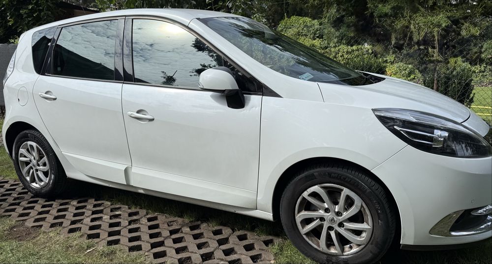 Scenic 3 generacji 2012 r 1.6 diesel 130 koni