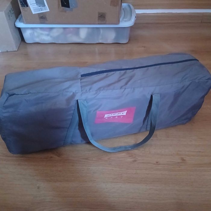 Vende -se cama de viagem de bebé para menina cinzento e rosa