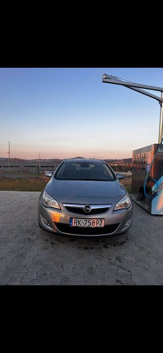 Opel Astra j 2011