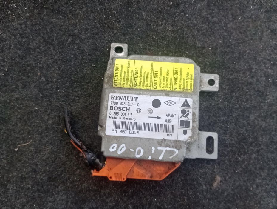 Centralina  airbag Renault Clio ll  ref:0285001312-7700428311 c
