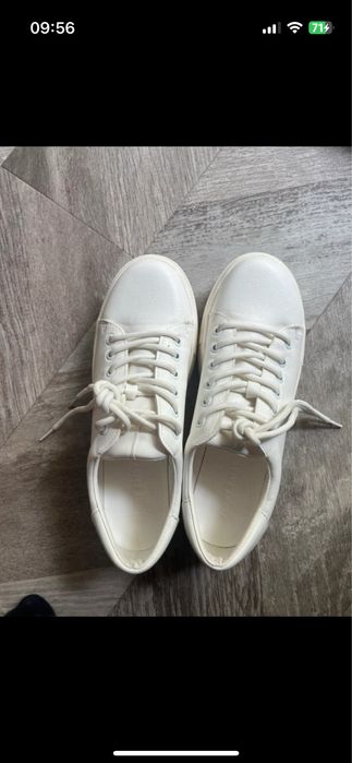 białe sneakersy / trampki