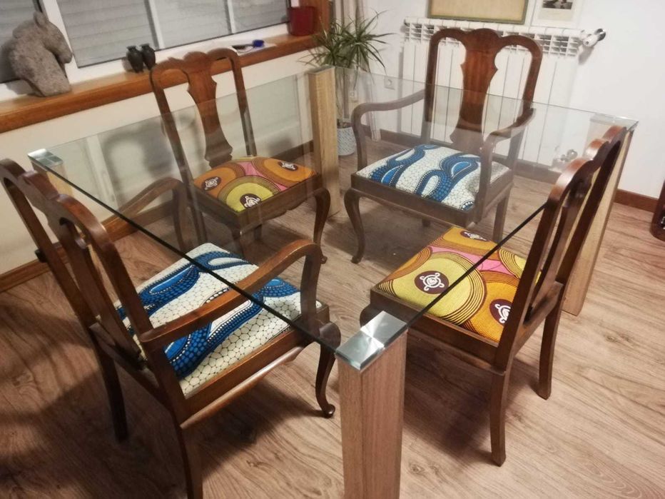 Mesa de jantar para 8 pessoas, sem as cadeiras.