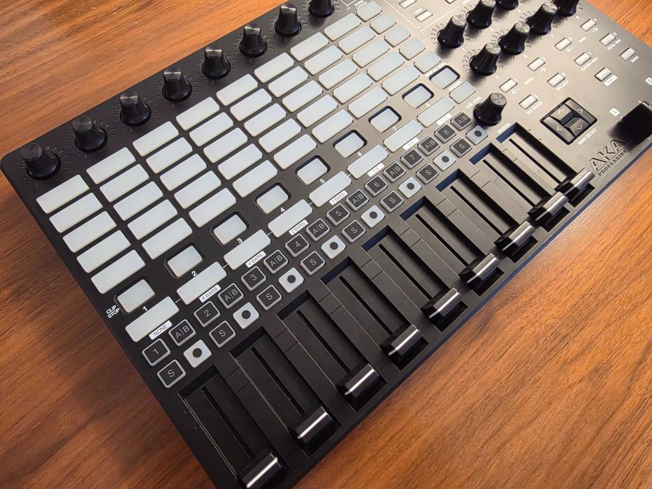 AKAI APC 40 Mk2 com Decksaver - midi controller