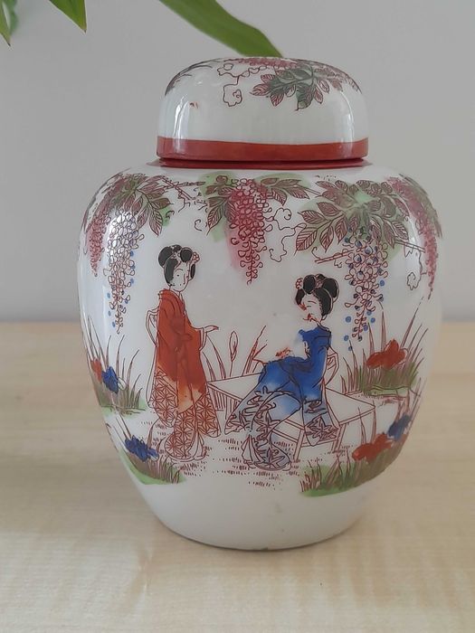 Japoński porcelanowy pojemnik na herbatę-zioła
