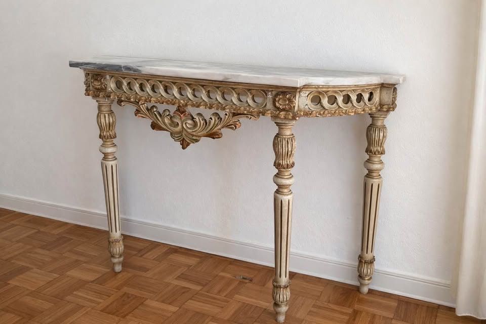 Mesinha / Consola com tampo em mármore