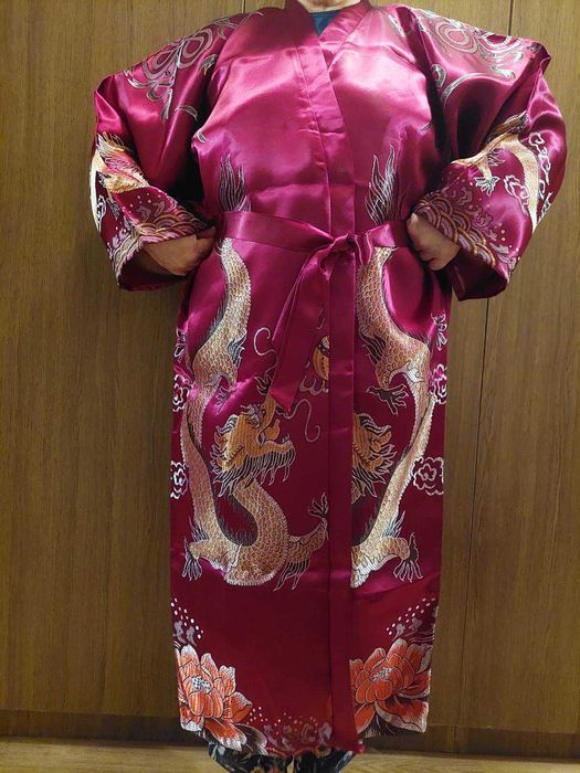Атласний халат в китайському стилі