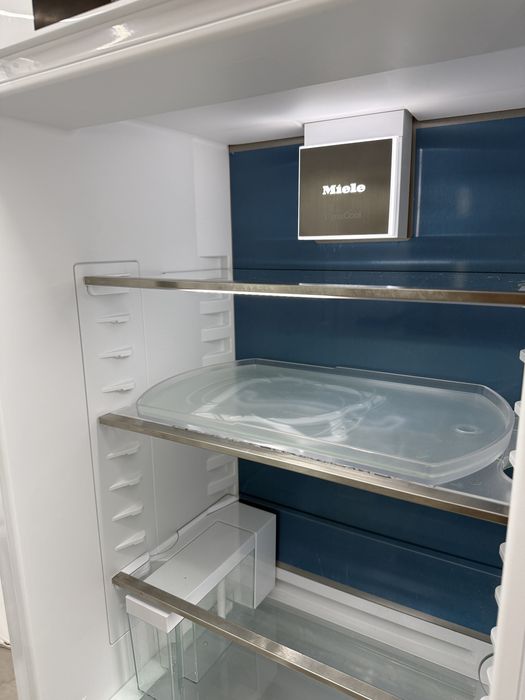 Топ/Вбудований холодильник Miele KFN7785