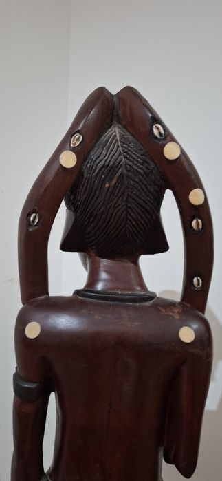 Estátua gigante Africana 1,60 m em pau preto muito trabalhada