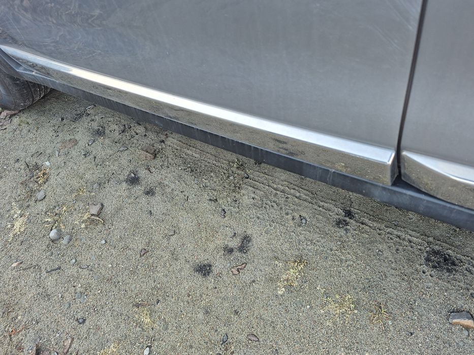Listwa drzwi peugeot 2008 przednia lewa strona  chrom