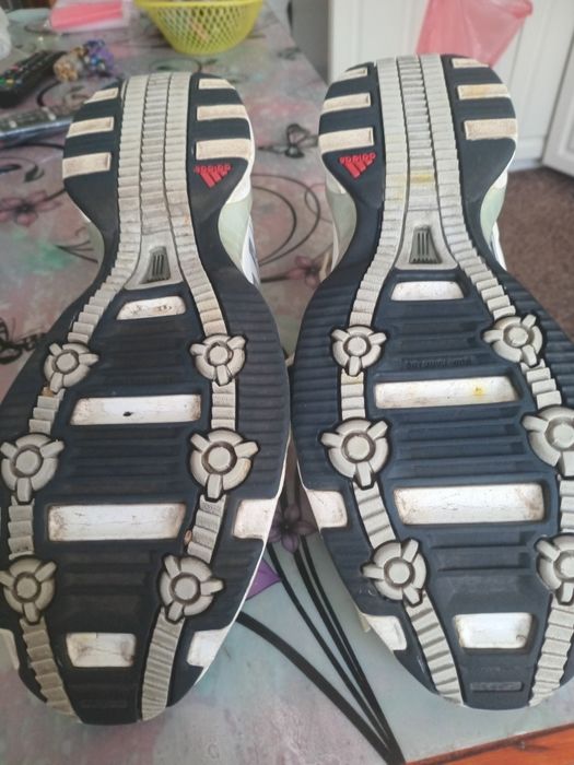 Кросовки фирменные