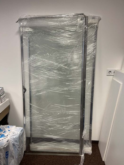 Продам скляні душеві шторки для душнвого піддону,стан нових