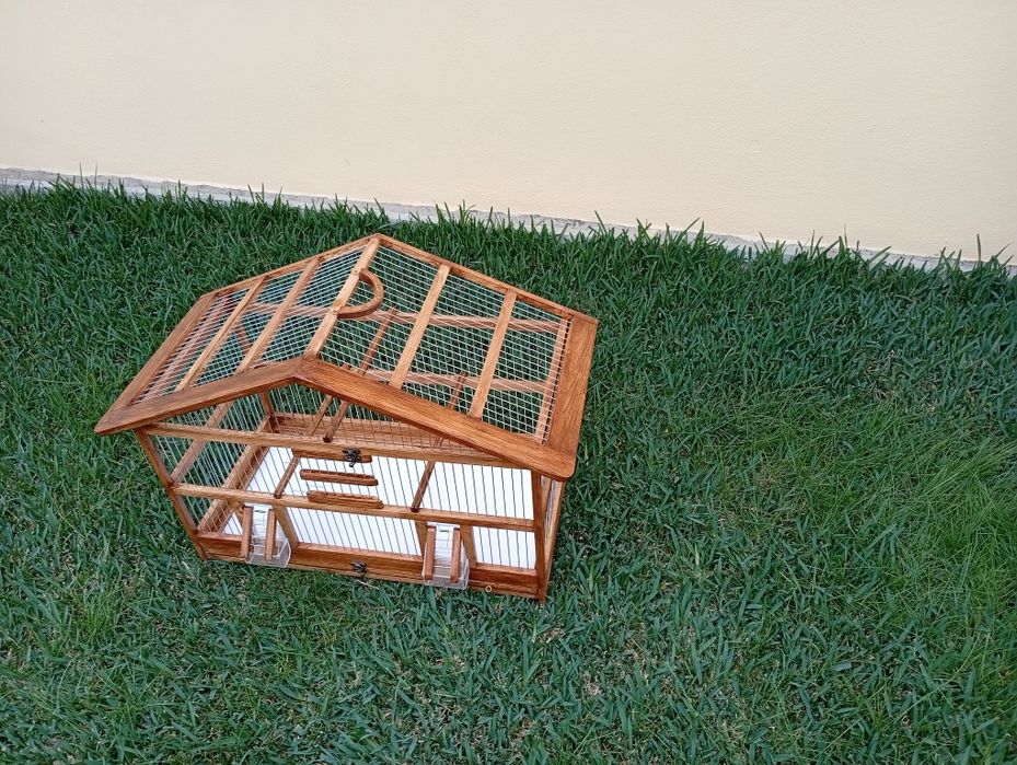 Gaiola artesanal para pássaros