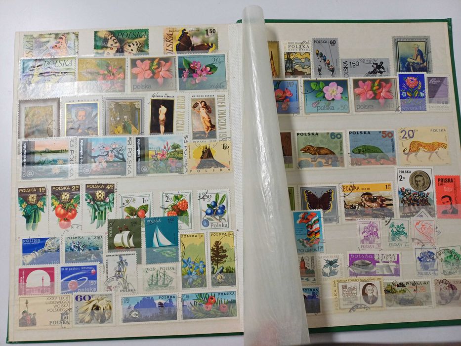 Álbuns com várias centenas de selos de vários países 2 unidades