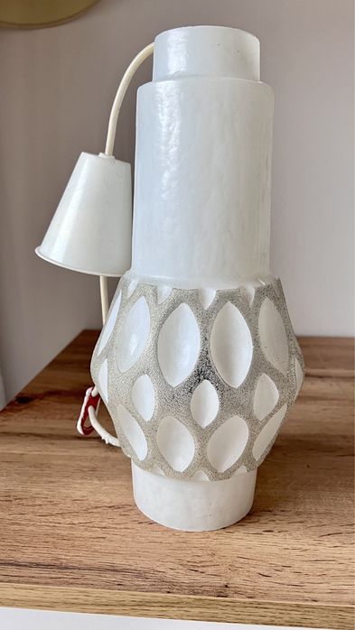 Lampa biała wisząca z ozdobą - srebrnym szronem