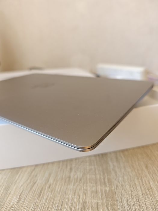 MacBook air m1 8/256gb