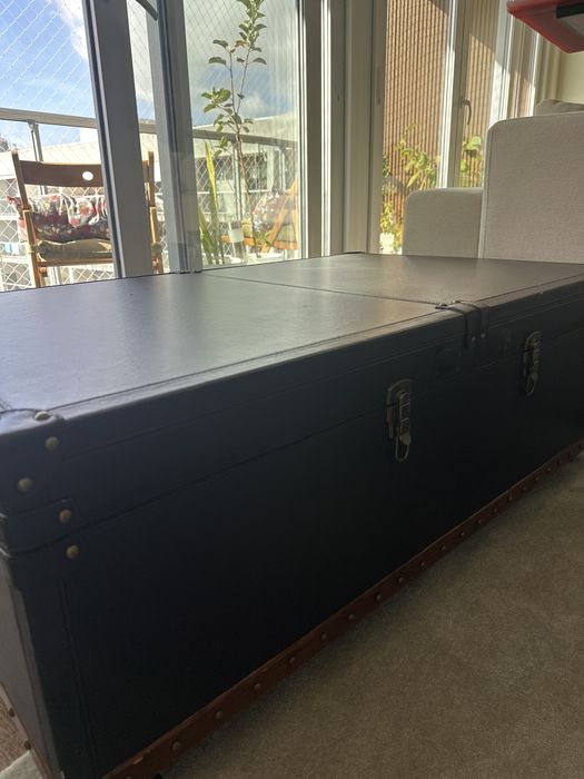 Mesa de centro e bar em couro