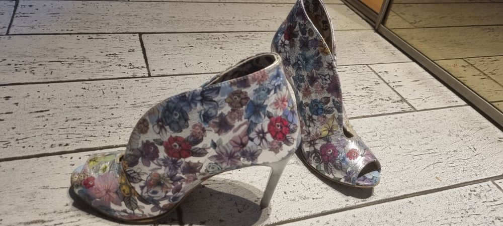 Eleganckie buty na obcasie Bosccolo 38